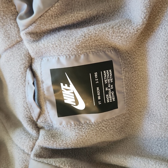 Toddler Nike coat and winter boots - Picture 4 of 12